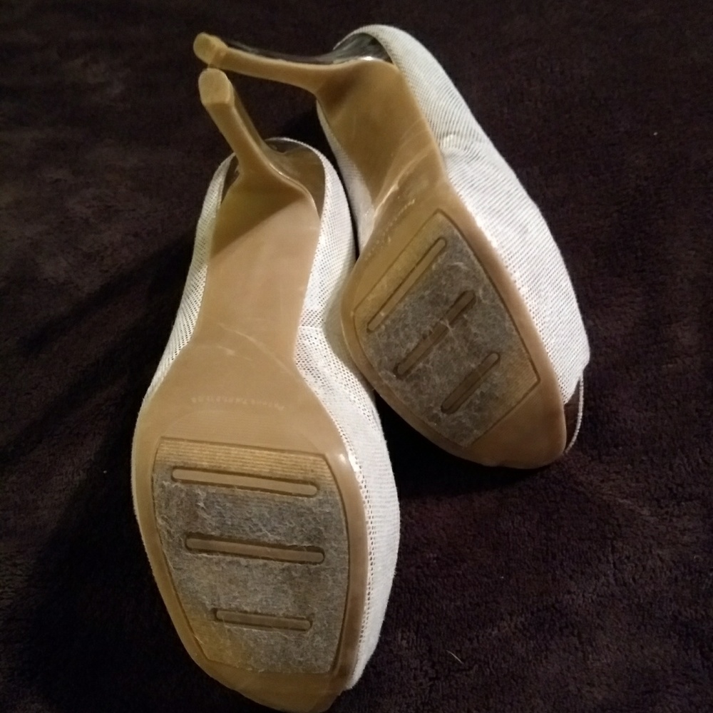 Stylish Gold Metallic Heels - Picture 4 of 4